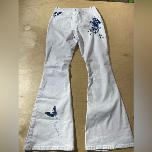 VENUS White Flare Jeans with Blue Embroidery 8 (MV) - Picture 8 of 11